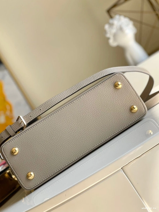 WIS VUITTON LOUIS MM CAPUCINES 1223